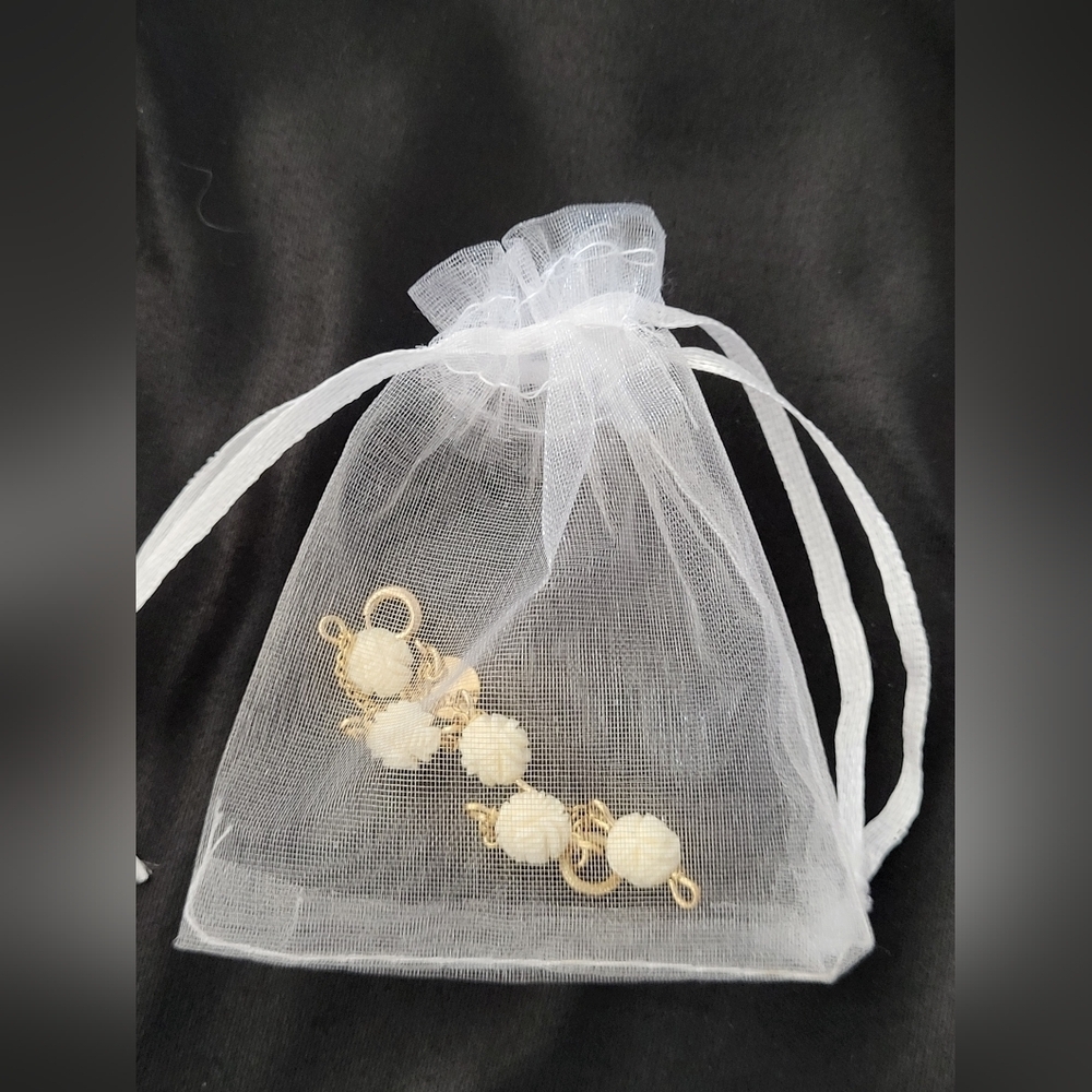 d&o Donna & Ossi | 14KGF Gold-Filled Carved Rosette Bracelet🌼 - Picture 6 of 7